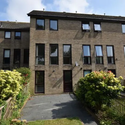 Rent this 3 bed townhouse on Gwendroc Close in Truro, TR1 2BX