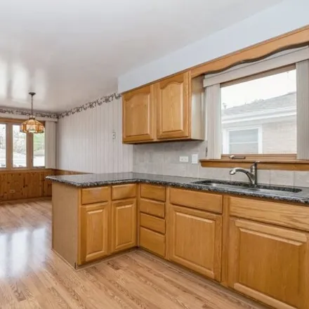 Image 3 - 3404 West 117th Street, Chicago, IL 60655, USA - House for sale