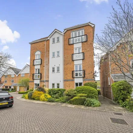 Rent this 2 bed apartment on Henley Bowls Club in Park Road, Henley-on-Thames