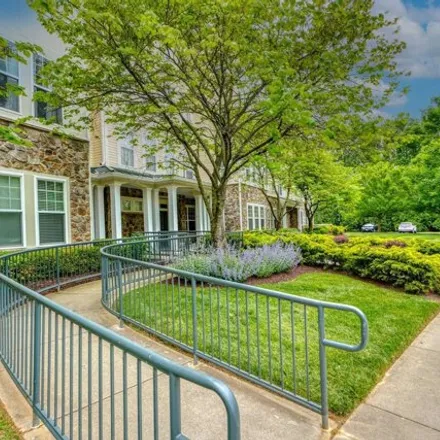 Image 3 - 201 High Gables Drive, Gaithersburg, MD 20878, USA - Condo for sale