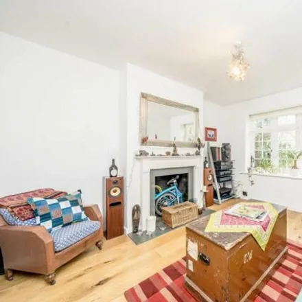 Image 2 - 24 Victoria Road, London, SW14 8EX, United Kingdom - Townhouse for sale