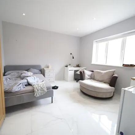Rent this 8 bed duplex on New Barnet Leisure Centre in 1 Lawton Road, London