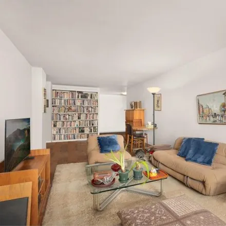 Image 2 - 333 East 79th Street, New York, NY 10075, USA - Apartment for sale