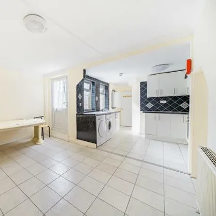 Image 3 - 24 New Road, New Bedfont, London, TW14 8HT, United Kingdom - Townhouse for sale