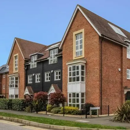 Rent this 5 bed townhouse on Stadium Approach in Aylesbury, HP21 9ER