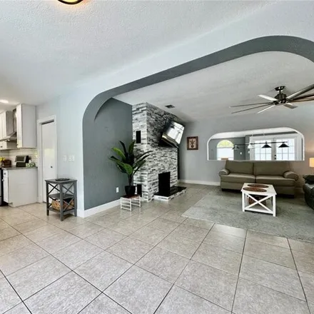 Image 4 - 400 Sunburst Court, Clearwater, FL 33755, USA - House for sale