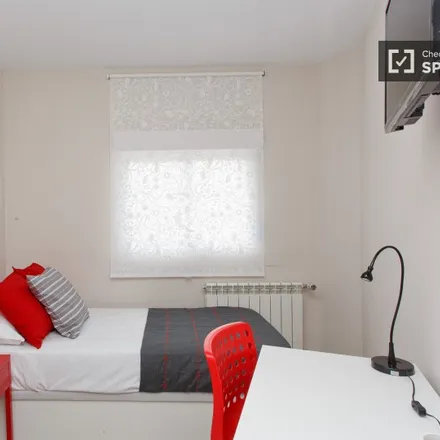 Rent this 4 bed room on Madrid in Calle de Berruguete, 48