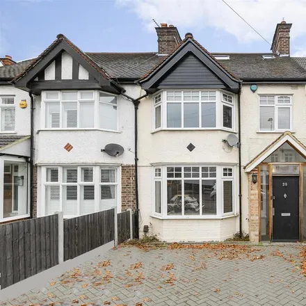 Rent this 4 bed house on Gordon Road in London, E18 1DN