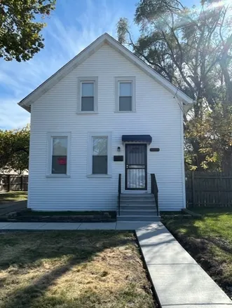 Rent this 3 bed house on William E.B. Dubois Elementary School in 330 East 133rd Street, Chicago