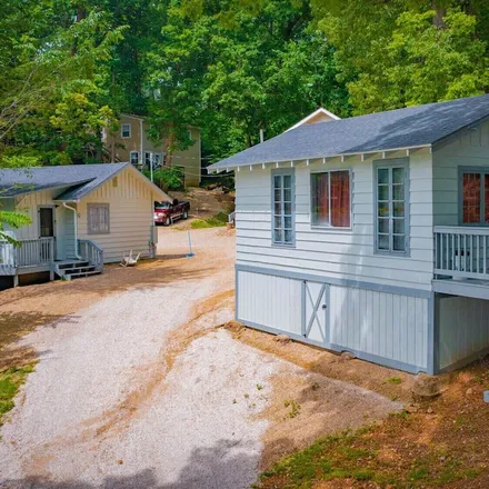 Rent this 2 bed house on Lake Ozark