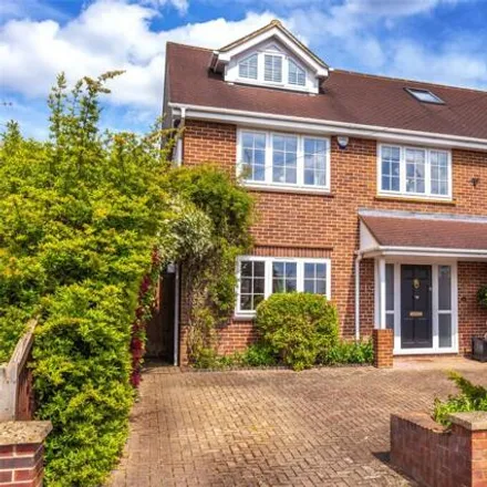 Buy this 5 bed house on Chiltern Road in Marlow, SL7 2PW