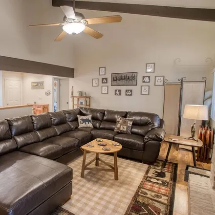 Rent this 3 bed condo on Pinetop-Lakeside in AZ, 85935