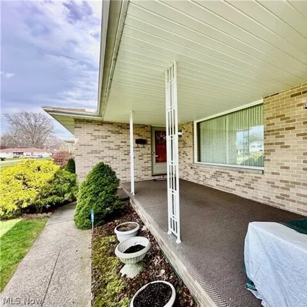 Image 2 - 1757 West 37th Street, Lorain, OH 44053, USA - House for sale
