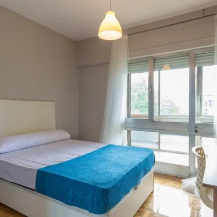 Rent this 5 bed room on Madrid in Centro de fisioterapia Curarte, Paseo del Rey