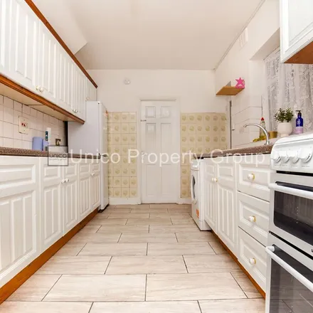 Rent this 6 bed townhouse on Torrens Road in London, SW2 5BP