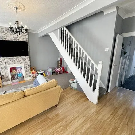Rent this 2 bed townhouse on 254 Roman Road in London, E6 3SH