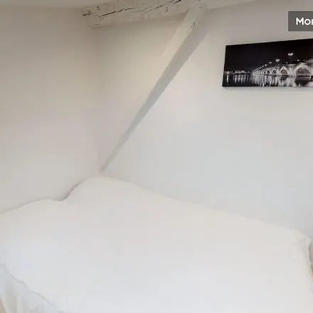 Rent this 3 bed apartment on 98 Cours de l'Argonne in 33000 Bordeaux, France