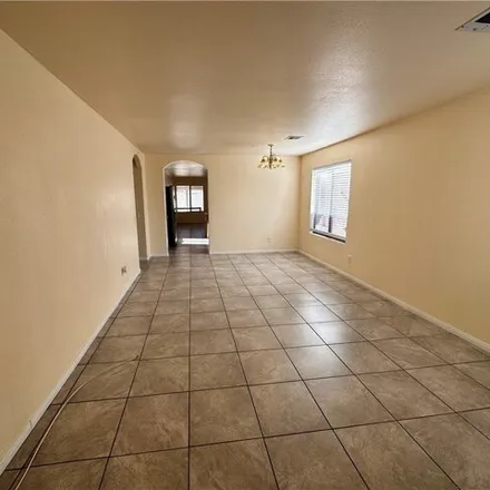 Image 5 - 6534 Blooming Sun Court, Sunrise Manor, NV 89142, USA - House for rent