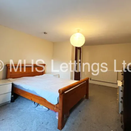 Image 8 - Midland Passage, Leeds, LS6 1AG, United Kingdom - Apartment for rent