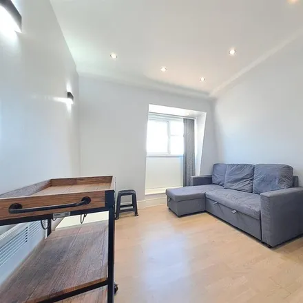 Image 4 - St Barnabas Road, London, CR4 2DW, United Kingdom - Apartment for rent