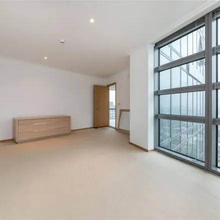 Image 4 - 1 West India Quay, 26 Hertsmere Road, Canary Wharf, London, E14 4AX, United Kingdom - Apartment for rent
