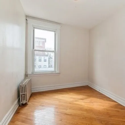 Image 4 - 62-64 60th Place, New York, NY 11385, USA - House for sale