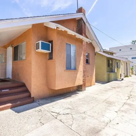 Image 4 - 1234 West 35th Place, Los Angeles, CA 90007, USA - House for sale