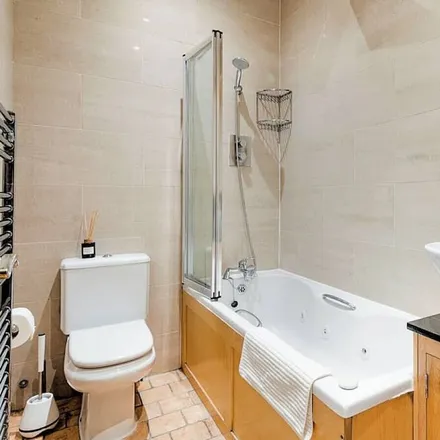 Image 4 - London, WC2H 8HD, United Kingdom - Apartment for rent