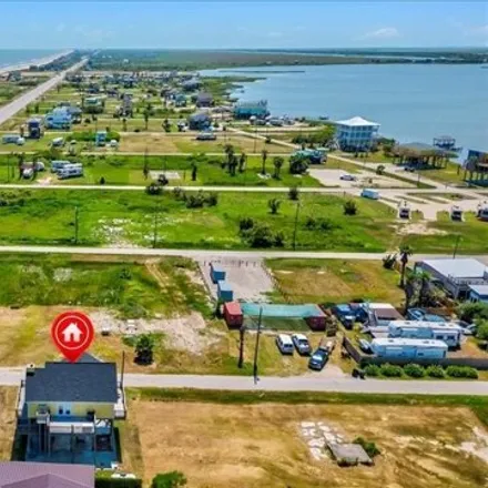 Image 2 - 1024 Seagull Street, Gilchrist, Galveston County, TX 77617, USA - House for sale