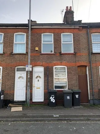 Rent this 2 bed townhouse on Tennyson Road Primary School (North Campus) in Surrey Street, Luton