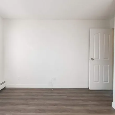 Image 4 - 16 Avenue SE, Calgary, AB T2A 1Z8, Canada - Apartment for rent