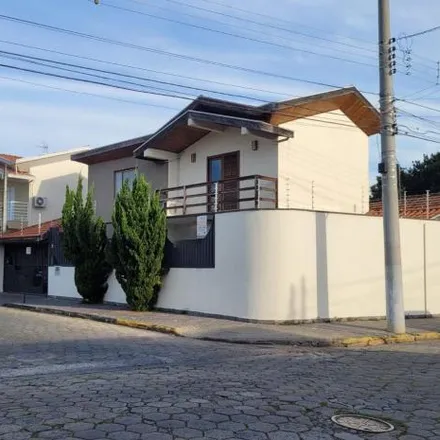 Buy this 2 bed house on Rua Minas Gerais in Parque Brasil, Jacareí - SP