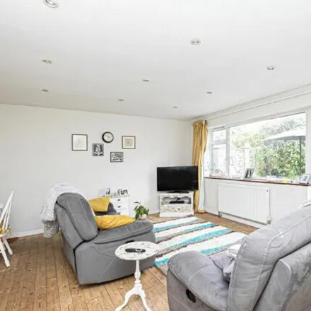 Image 2 - St. John's Court, Buckhurst Hill, IG9 5SP, United Kingdom - Townhouse for sale