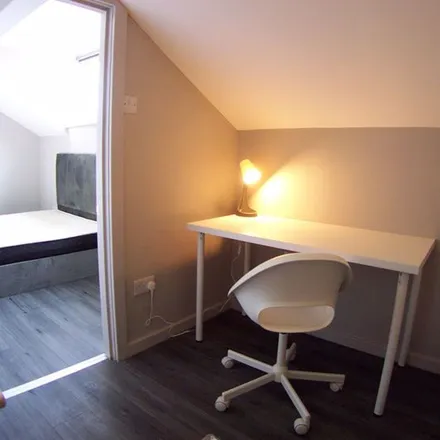 Rent this 2 bed apartment on Thornville Street in Leeds, LS6 1PW