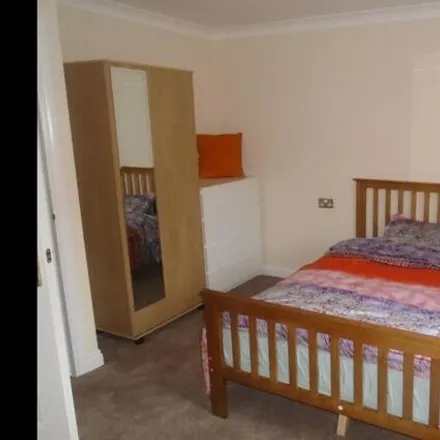 Image 2 - Windermere Avenue, Purfleet-on-Thames, RM19 1QN, United Kingdom - Townhouse for rent