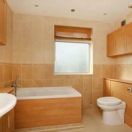 Image 4 - Cathedral, Church Street, Sheffield, S1 1HF, United Kingdom - Apartment for rent