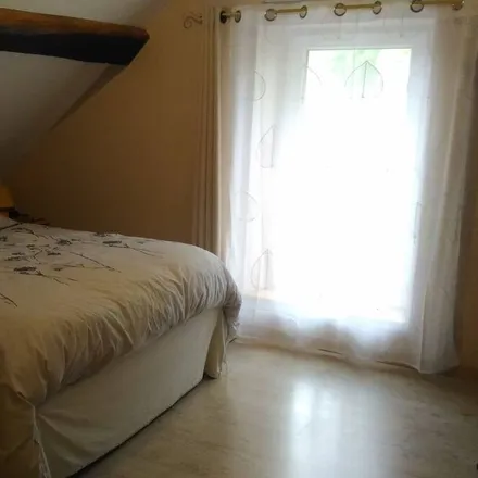 Rent this 2 bed townhouse on 49170 Saint-Augustin-des-Bois