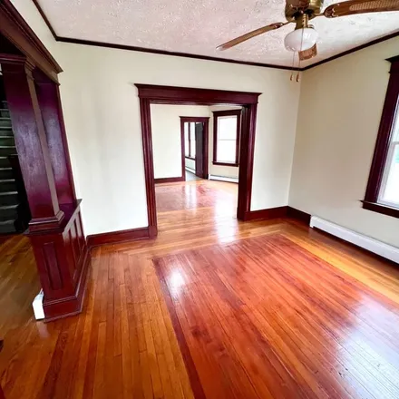 Rent this 6 bed townhouse on 25 Washington Avenue in Thompsonville, Enfield