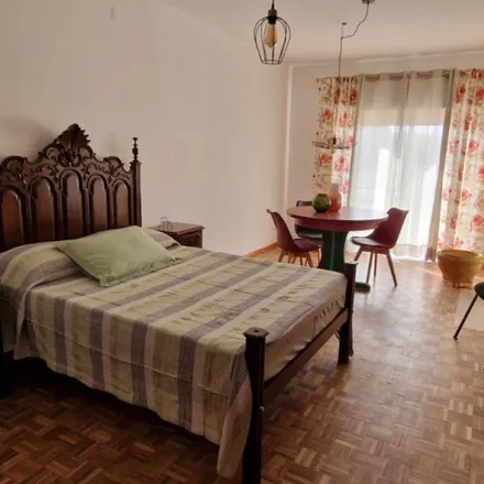 Rent this 4 bed apartment on Prontauto in Rua Cidade de Setúbal, Leiria