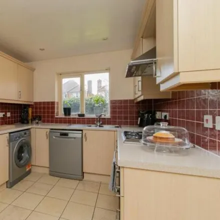 Image 2 - Gainsborough Avenue, Margate, CT9 3QF, United Kingdom - House for sale