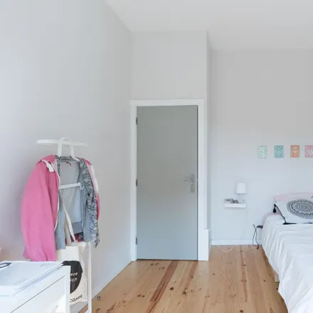 Rent this 11 bed room on Avenida de Fernão de Magalhães 136 in 4300-188 Porto, Portugal