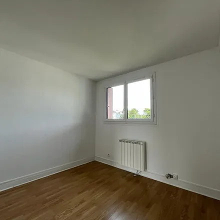 Rent this 3 bed apartment on 88 Boulevard Raymond Poincaré in 92380 Garches, France
