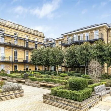 Image 5 - Theodore Lodge, Hillyard Place, Cottenham Park, London, SW20 0ED, United Kingdom - Room for rent