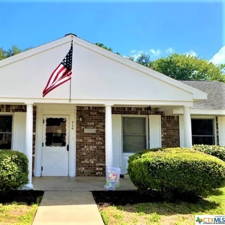 Image 2 - 724 Brook Hollow Drive, Port Lavaca, TX 77979, USA - House for sale