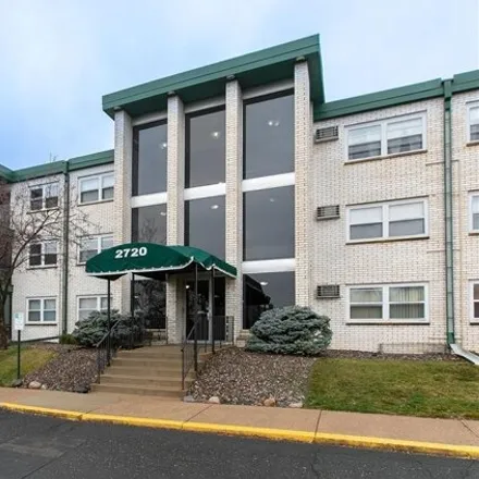 Buy this 1 bed condo on 563 County Road C in Roseville, MN 55113