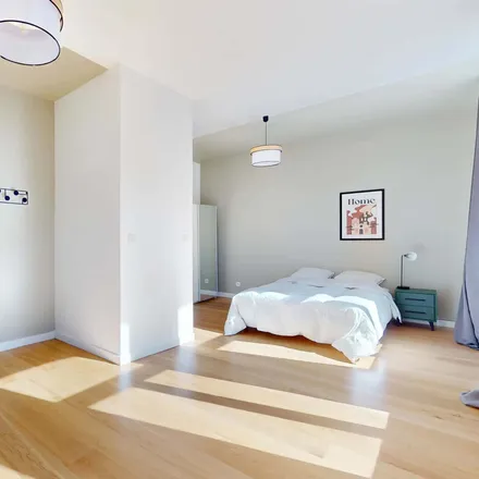 Rent this 6 bed room on Rue Paul Devigne - Paul Devignestraat 22 in 1030 Schaerbeek - Schaarbeek, Belgium