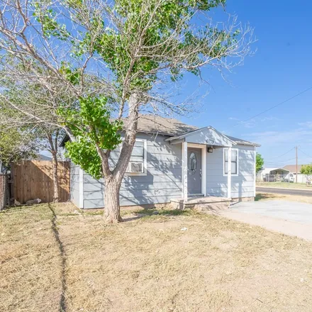 Image 2 - 1300 Blue Bonnet Avenue, Odessa, TX 79761, USA - House for sale