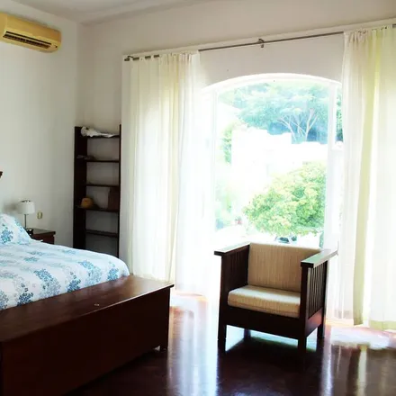 Rent this 5 bed house on Santa María Huatulco