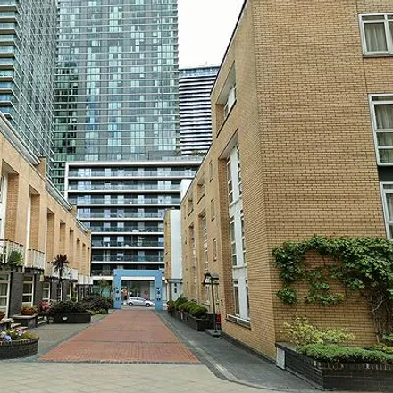 Image 4 - 22-30 Chandlers Mews, Canary Wharf, London, E14 8LA, United Kingdom - Townhouse for rent