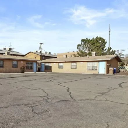 Buy this 8 bed house on 905 Branson Avenue in Las Cruces, NM 88001